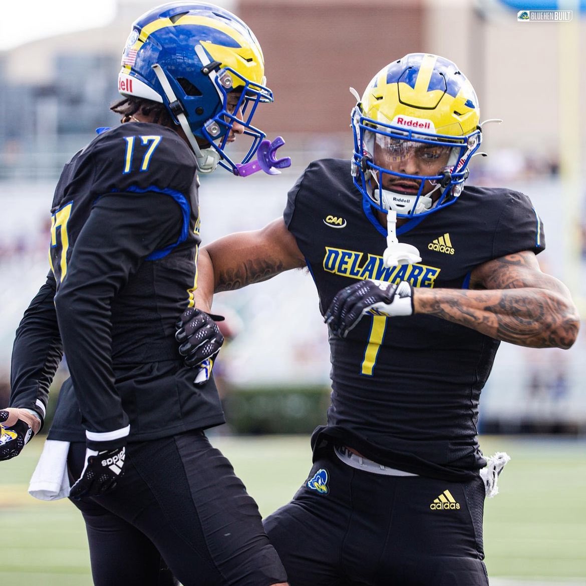 Blessed to receive an Offer From University of Delaware!! @Coach_ArtLink  #GoHens 

@twanDaBoss @Mobellent @Andrew_Ivins @adamgorney @JohnGarcia_Jr @MohrRecruiting @ChadSimmons_