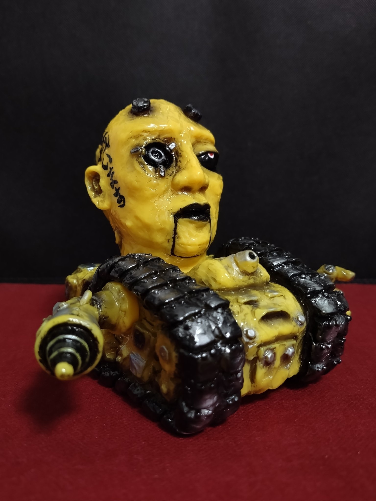 SNAIL TOYS】朧戦車〜紅〜墓場の画廊 ソフビ 7月8日(月)