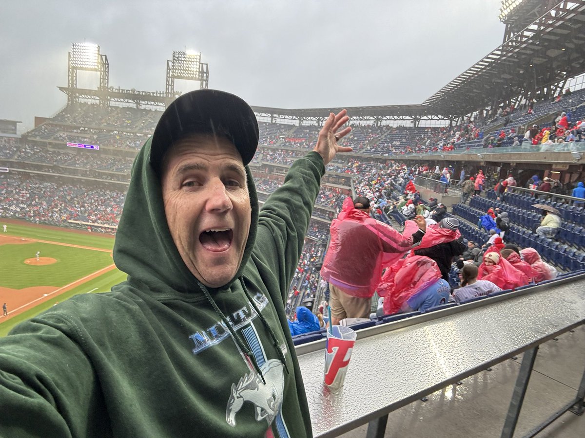 So, first Met game since ‘15 in Philly and it’s f&ck!ng pouring. Oh the misery #LGM