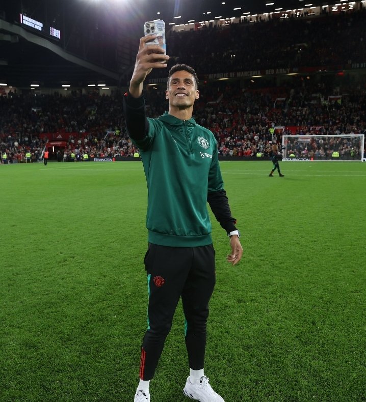 C.P 🇾🇪UTFR🇾🇪 (@unitedmadcp) on Twitter photo How it started, how it finished... Great player, shame about the injuries.. All the best for the future <a href="/raphaelvarane/">Raphaël Varane</a> How it started, how it finished... Great player, shame about the injuries.. All the best for the future <a href="/raphaelvarane/">Raphaël Varane</a>