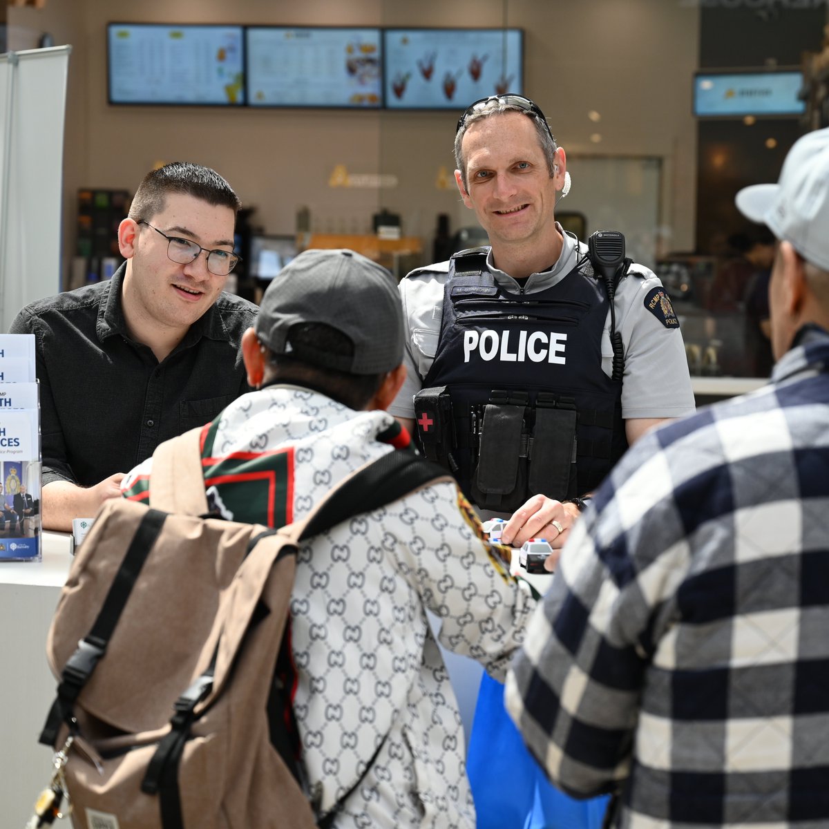 We had some great discussions today about community safety and supporting people impacted by crime during our #VictimsWeek info session at Metrotown. Thanks to everyone who stopped by to speak with officers and staff from across the Burnaby RCMP. #VictimsAndSurvivorsOfCrimeWeek