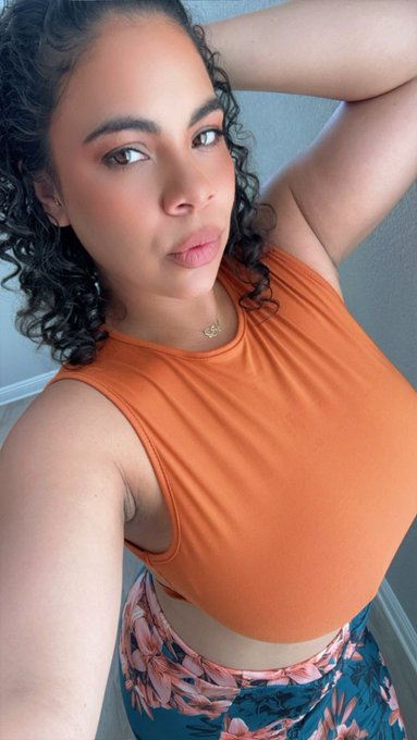 1 pic. Happy humpday ? https://t.co/DsEO2KwSxC
