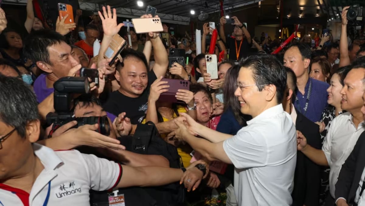 ‘My MP became PM’: Marsiling-Yew Tee GRC residents rejoice as PM Lawrence Wong joins them after Istana ceremony cna.asia/4bJ5rfb