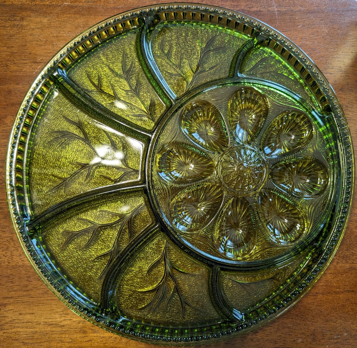 WienerAntiques's tweet image. This Indiana Glass deviled egg &amp;amp; veggie serving dish reminds me of childhood Thanksgiving dinners with all the family.

#IndianaGlass #Vintage #Retro #RetroGlass #ThanksgivingDinner #ChildhoodMemories