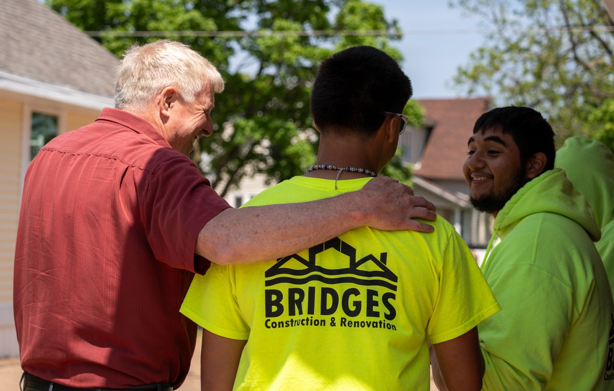 greenbayschools's tweet image. Students showed off their hard work at 1162 and 1164 Day Street in Green Bay after months of building homes as a part of the Bridges Construction &amp;amp; Renovation program.

🛠️ Read more about this year's projects: ow.ly/B5tj50RHEN7
#CareerReady #CollegeReady #CommunityReady