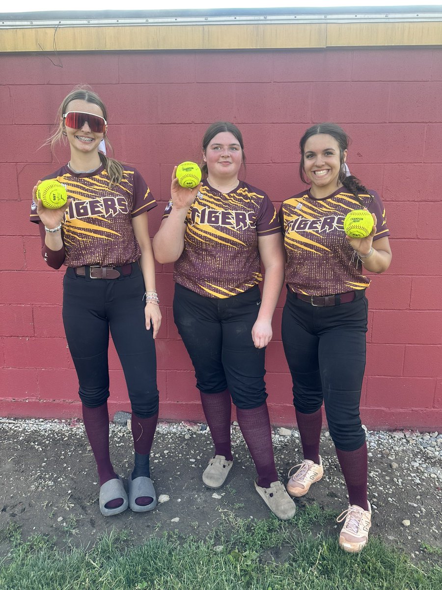 natalie (@n_jayne84) on Twitter photo <a href="/stella_g23/">Stella Griffin</a> <a href="/b_humphries1/">Brynlee Humphries</a> and Cadi McCune with the BOMBS 💣💣💣tonight! Big W against Eastbrook, final score 18-1! <a href="/hunt_Rob/">Rob Hunt</a> <a href="/stella_g23/">Stella Griffin</a> <a href="/b_humphries1/">Brynlee Humphries</a> and Cadi McCune with the BOMBS 💣💣💣tonight! Big W against Eastbrook, final score 18-1! <a href="/hunt_Rob/">Rob Hunt</a>