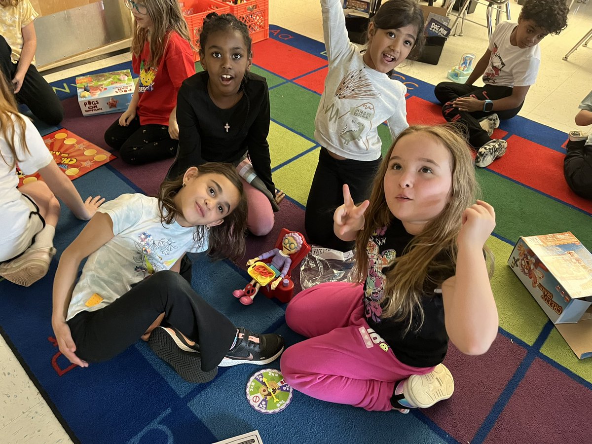 MrsMizesClass's tweet image. G stands for Game Day in the ABCs of 2nd grade!! Look at those happy faces!!🎲♟️❤️😊