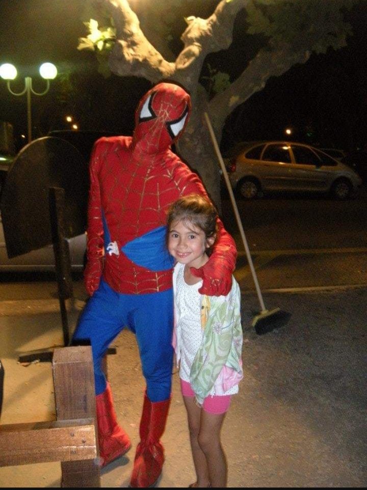 no m compraban el disfraz pq era para nenes pero yo siempre pedía foto con mi idolo💋