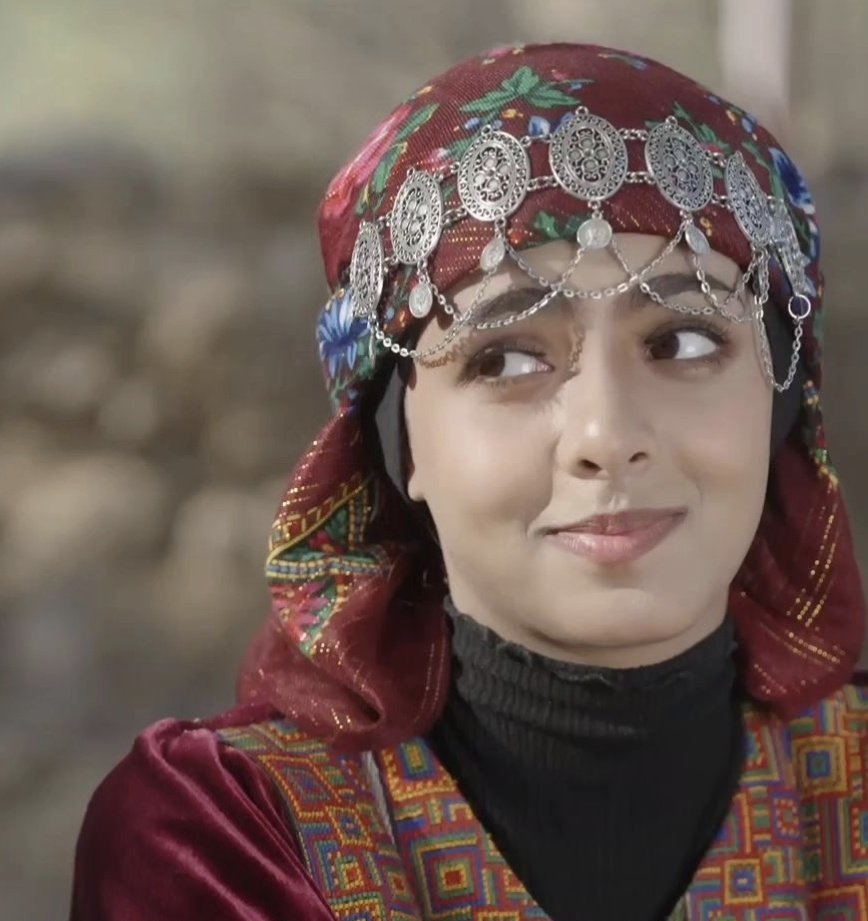 يا وجهك إللي ممتلئ عفه ونور 
إللي يشوفه مايشوف المضره!!