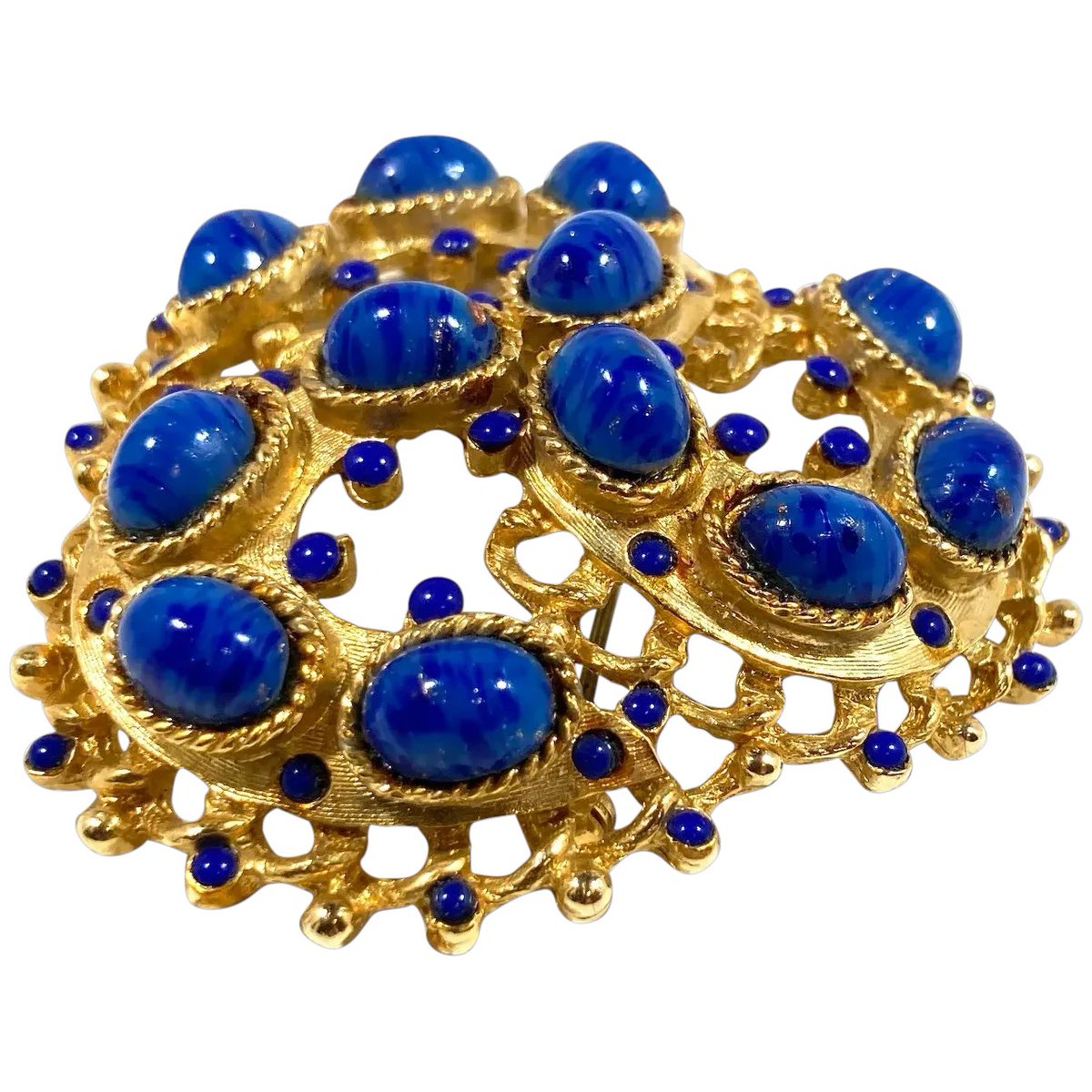 Dimensional Textured Goldtone Metal Imitation Lapis Cabochons Brooch
#rubylane #vintage #brooch #vintagejewelry #giftideas #jewelryaddict #vintagebeginshere #fashionista #diva #glam
rubylane.com/item/136230-E1…