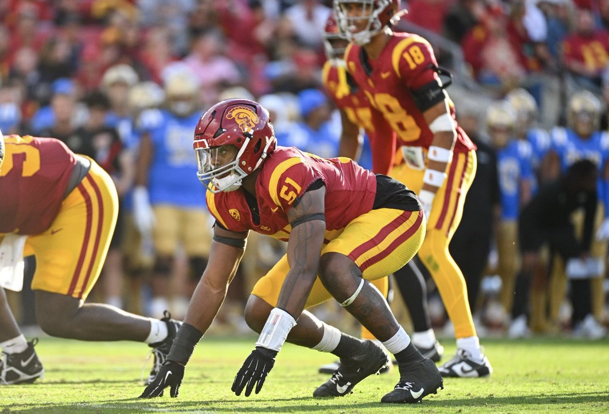 Blessed to receive an offer from The University Of Southern California! @uscfb @Coach_Entz @CoachNua @Coach_Henny @AllenTrieu @EDGYTIM @Hawks4Football @KoachWeaver