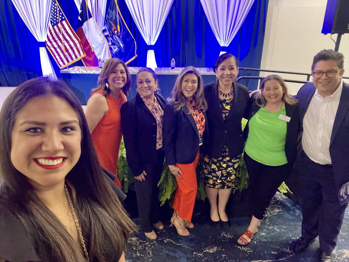 UTSADualLangLab's tweet image. UTSA Dual Language Community Lab School Partnership nominated for Presidential Excellence Award! 🧡💙🤙🏽