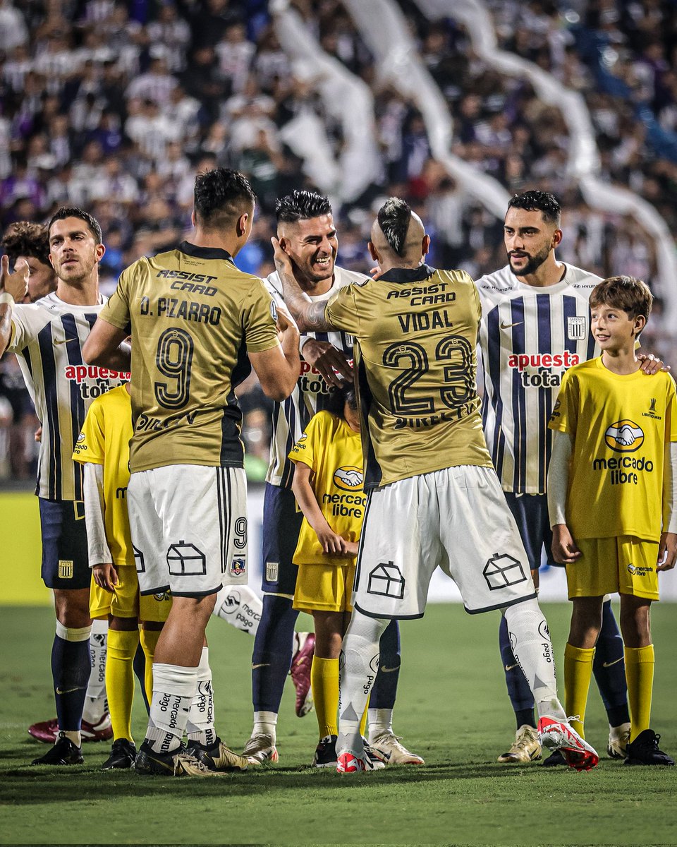 Carlos Zambrano &amp; Arturo Vidal por la <a href="/Libertadores/">CONMEBOL Libertadores</a>.

📸 <a href="/marcelshoot/">Marcel Sandoval</a> 

#alianzalima #colocolo #Libertadores #conmebol #Matute #marcelshoot