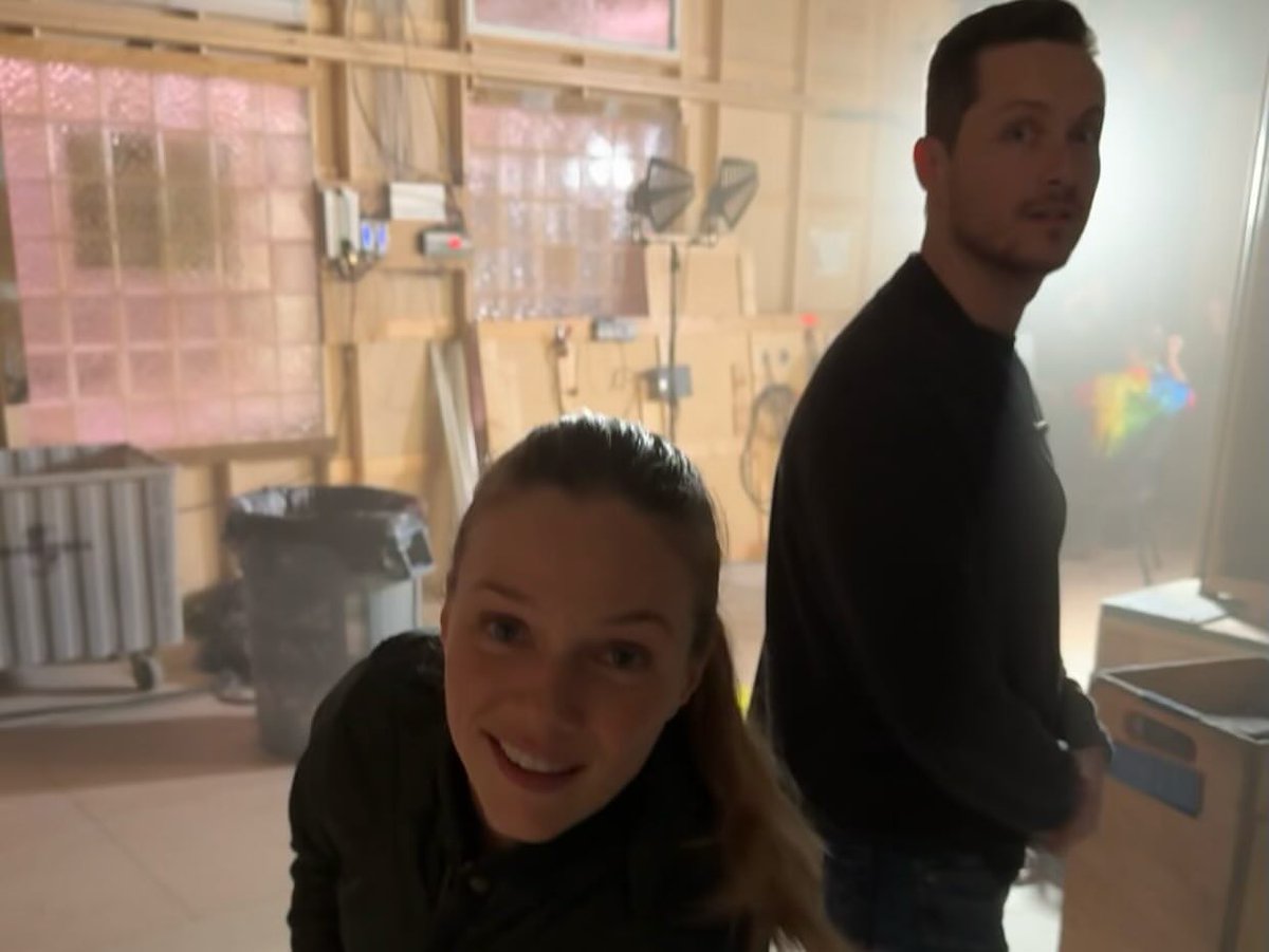 Ocelotl_Mx's tweet photo. 🎥Jesse & Tracel🫠
#3...
🤳JLS©
#JesseDirector🎬
#JLSDirectorEra #WatchingForJLS
#JesseDirector #CPD1112 #Inventory
#Inventory #JesseLeeSoffer🤍
#WeLoveYouJesse #TracySpiridakos
#UpsteadEndGame #Upstead #UpsteadForever♾
#HaileyUpton #JayHalstead #TheHalsteads #UpsteadSpinOFF https://t.co/0PRFgATFf9