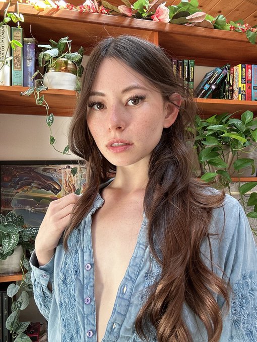 One day I'll learn how to curl my hair https://t.co/vKDNJPuhhA