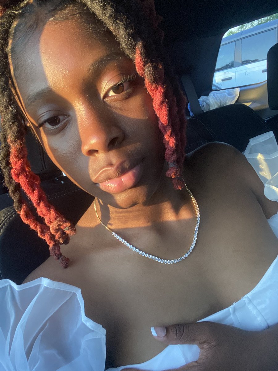 👩🏾‍❤️‍💋‍👩🏽 tweet media