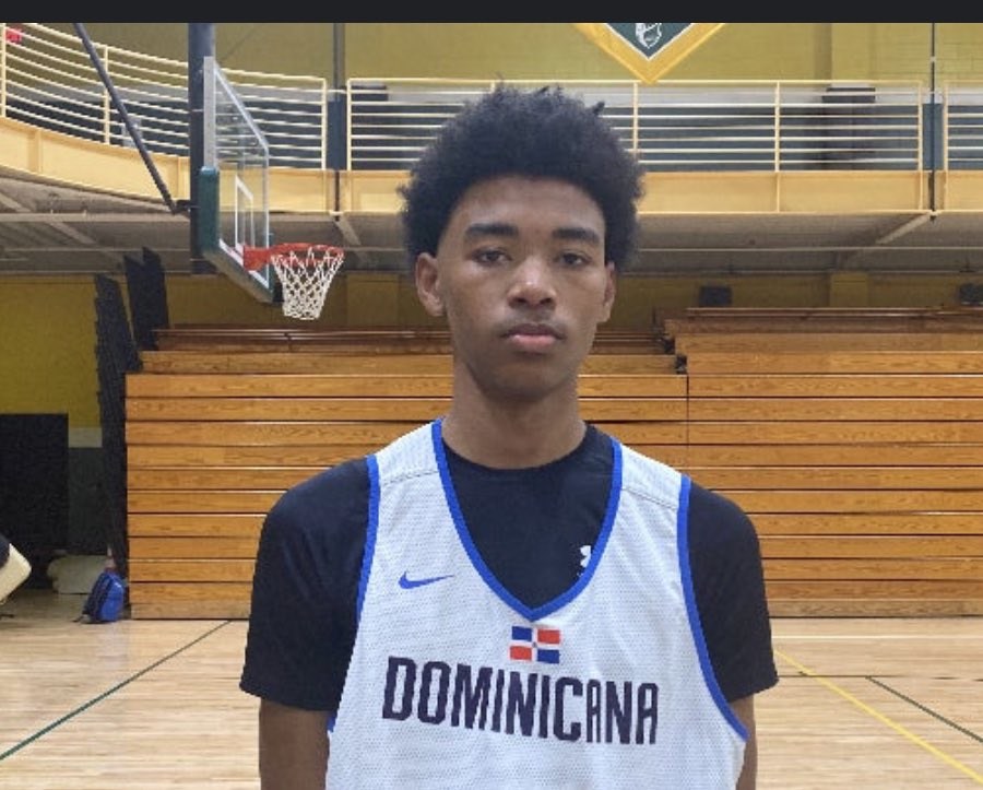 Como entender que Alex Constanza no pudo hacer una selección dominicana y desde hace años Usa está por llevarselo ya perdimos a boogie Fland

Que esta pasando con reclutadores de <a href="/FedombalRD/">Federación Dominicana De Baloncesto</a> cabe en una selección de Usa y en RD no? 

Lo llevo como el puesto 12 para el repechaje