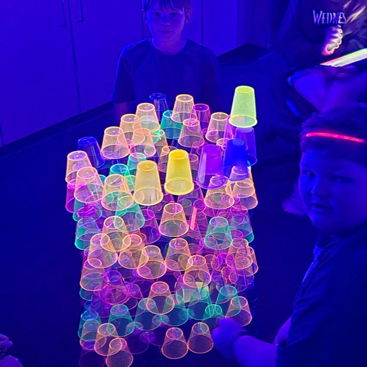 BlackmoreBears's tweet image. It was GLOW DAY for our 4th and 5th graders!  Check out the learning and fun they had today! 🌟🐻 #BEfamily #PartOfThePride #GlowDay