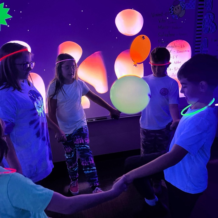 BlackmoreBears's tweet image. It was GLOW DAY for our 4th and 5th graders!  Check out the learning and fun they had today! 🌟🐻 #BEfamily #PartOfThePride #GlowDay