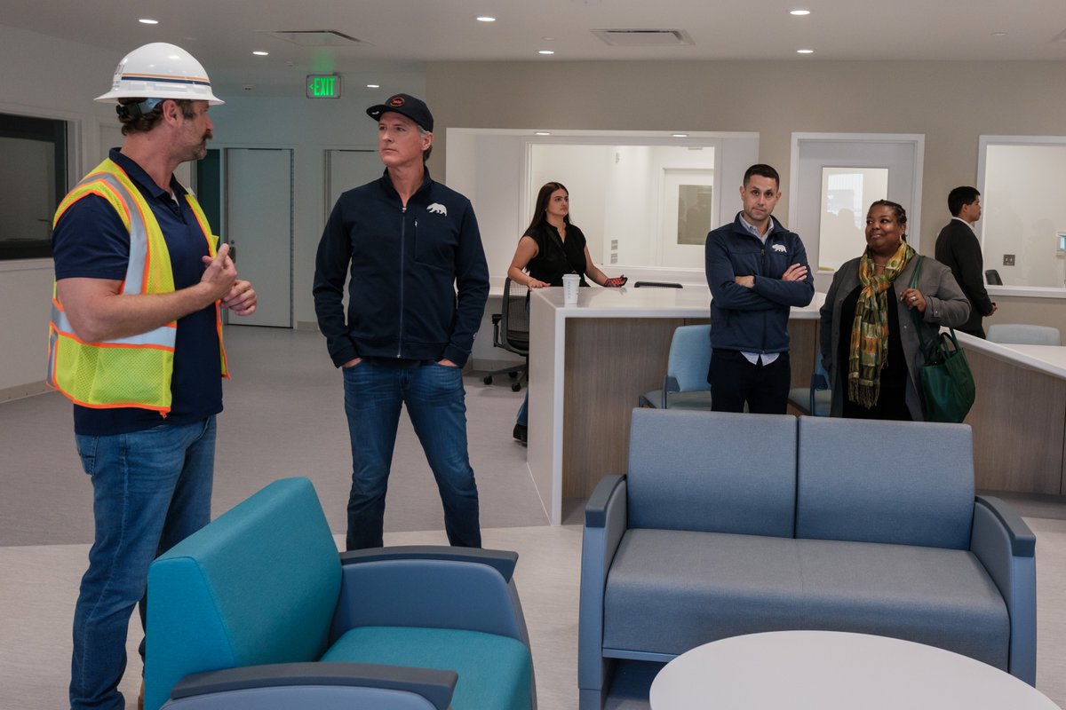 We were proud to welcome @CAgovernor Gavin Newsom to the new Cordilleras Hope & Healing Campus, which will transform mental health care for patients in small, homelike settings, along with adult residential care focused on rehabilitation and recovery. smcgov.org/ceo/news/gov-n…