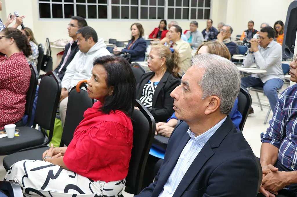 En el marco del aniversario No.43 de la Facultad de Ingeniería Industrial (FII), se celebró un Café Académico 'Modelo Educativo 2023-2028', para docentes de la @utpfii , con la Dra. Ángela Laguna, Vicerrectora Académica de la UTP. #utppanama