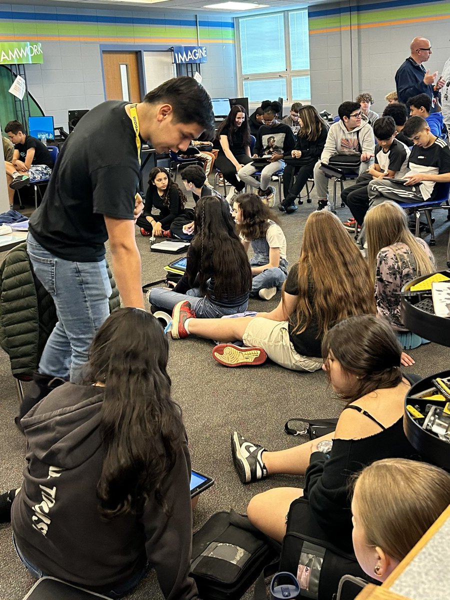 The iTeam taught a lesson on coding Sphero robots to the 6th and 7th grade students at Simmons Middle School today. They iTeam created the presentation and mazes and took turns teaching.  Great opportunity for our students to showcase their skills. #olchspride