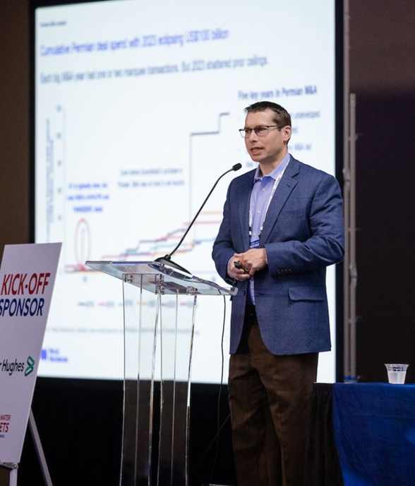 Photo from last week's excellent Oilfield Water event. Trying something unique. Blue blazer for DFW E&P guy in his mid-40s. 🙃 But seriously - leaning into methodology from 'Superforecasting' book more. Extra primary research. Refine models. Repeat. ⬆️ data collection frequency.