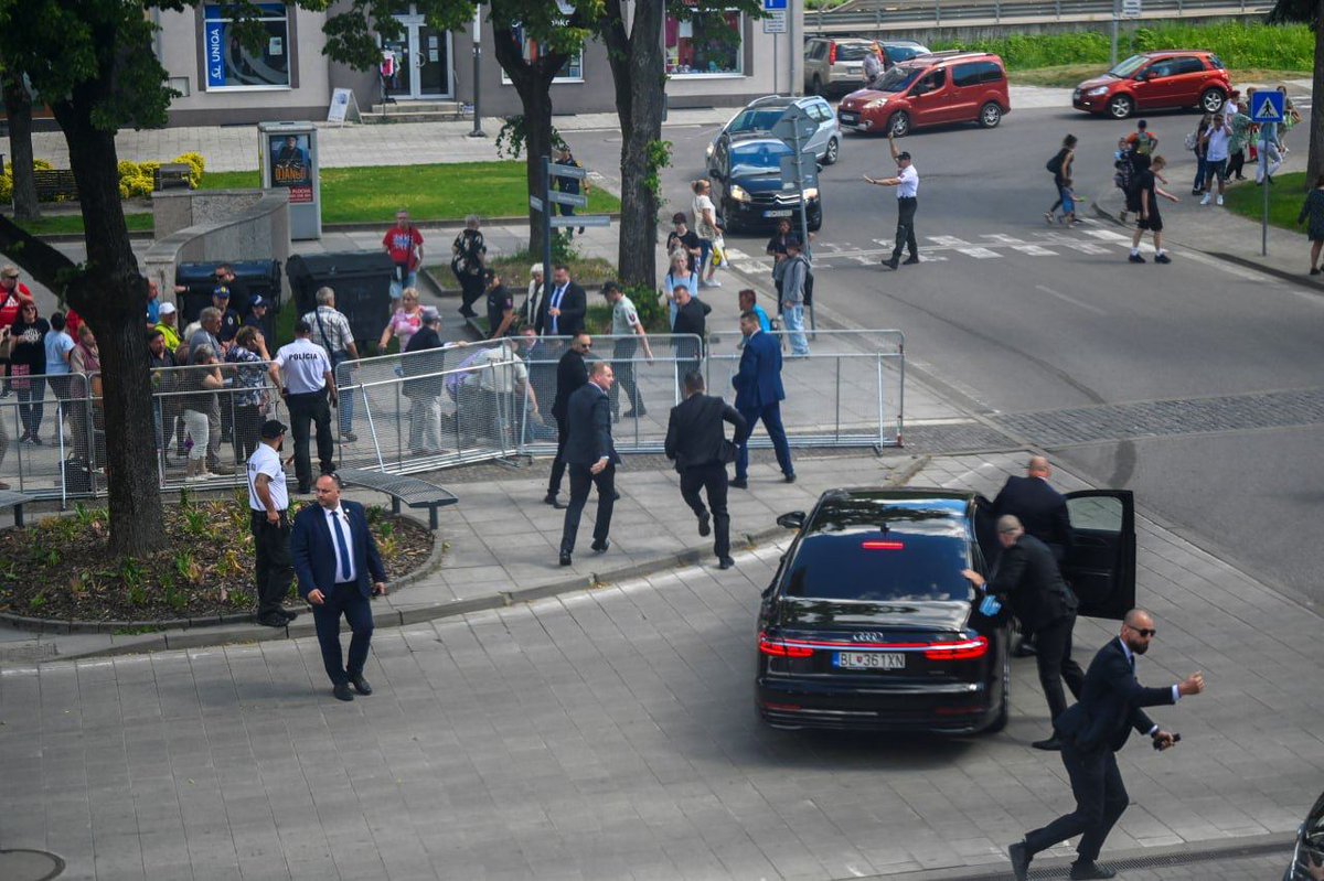 Primer Ministro de Eslovaquia, Robert Fico, Herido en TiroteoDetalles del Incidente (Video) 🚨🚨 cadenapolitica.com/2024/05/15/pri…