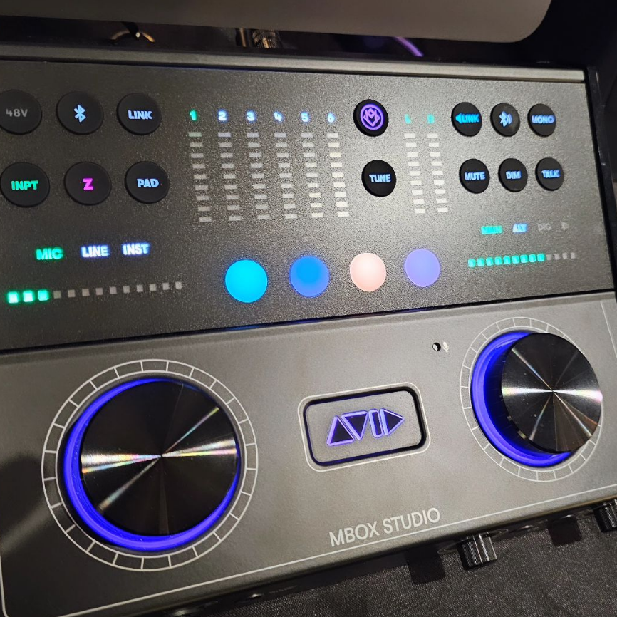 AvidProTools's tweet photo. 😍 Avid MBOX Studio
📷 https://t.co/DQO9lTQYcS
▶️ https://t.co/Yz4iIciqCJ

#mbox #mboxstudio #mix #audiopost #musicproduction #daw #avidprotools #protools #avid https://t.co/2PHVc7UUyj