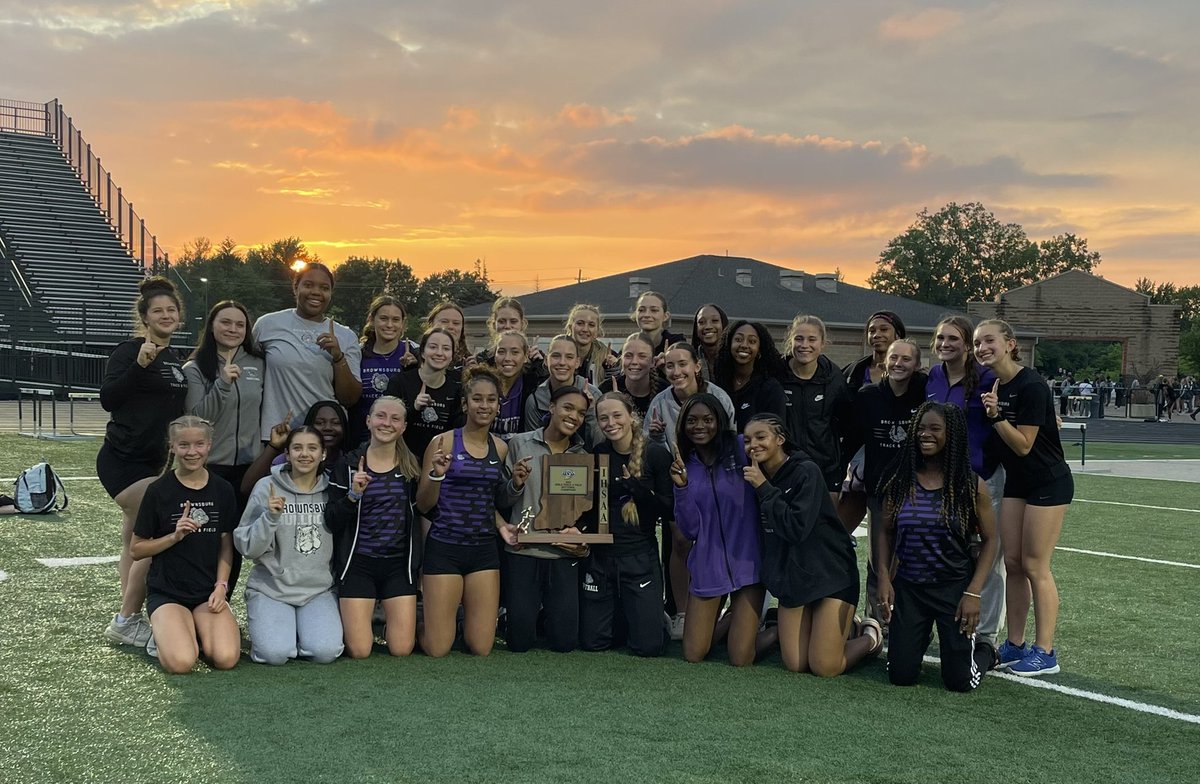 bhsdogs's tweet image. With 160 points, the 2024 @IHSAA1 SECTIONAL CHAMPS!

Girls @BHSDogsTrack 😤