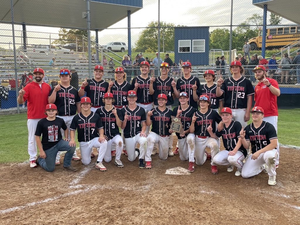 Tipton wins 2-0 over Eugene for Class 2 District Title. Tyler Baer delivered the 2-run hit in the top of the 8th. Freshman Eli Higgins with the win on the hill. @TiptonRVIdist