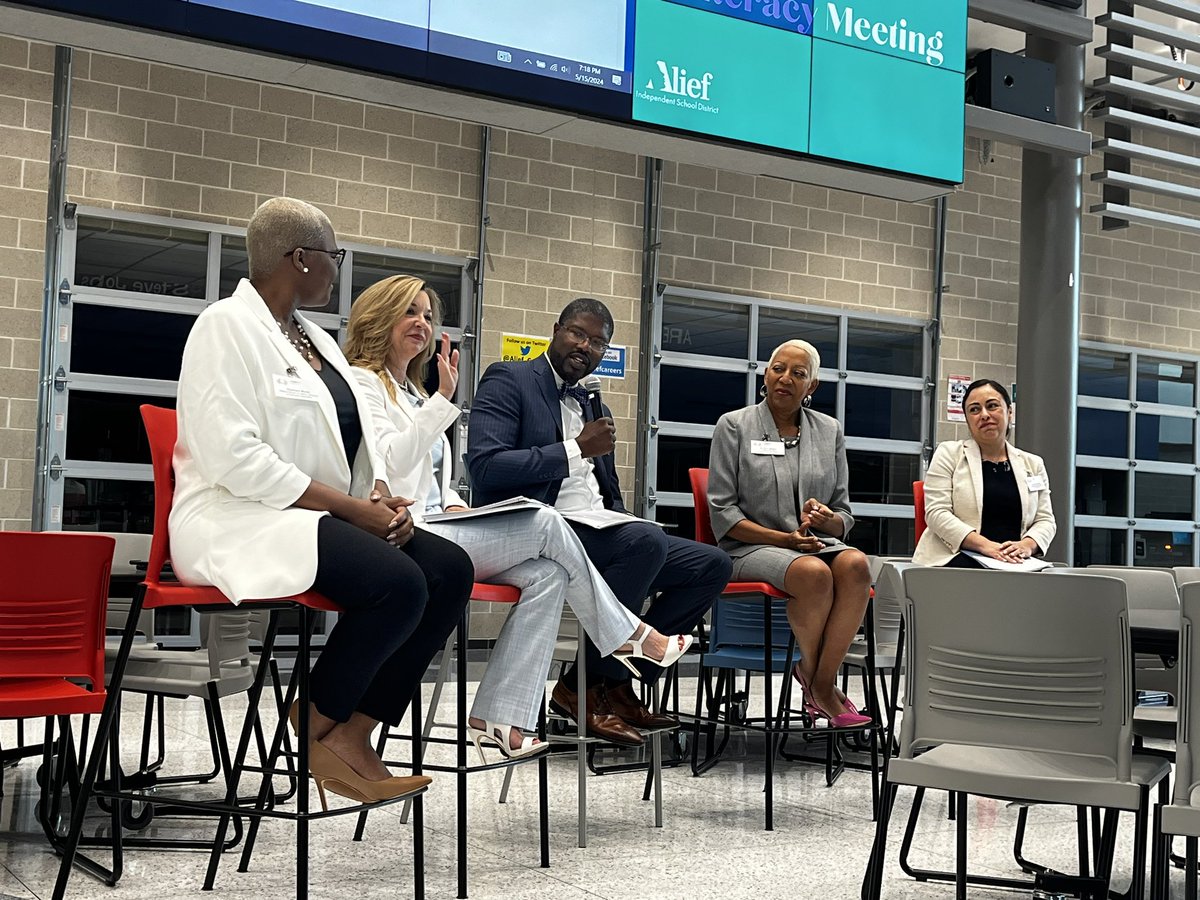 Dr. Mays @AISDSupe leads the panel discussion at Alief’s Spotlight on Literacy event after viewing @RightToReadFilm Such thoughtful discourse from our panel guests: Kheshana Woods, Dr Julie Baker Finck, Dr Tracy White Weeden, Johanna Guerrero… 1/2 #WeAreAlief @AliefISD