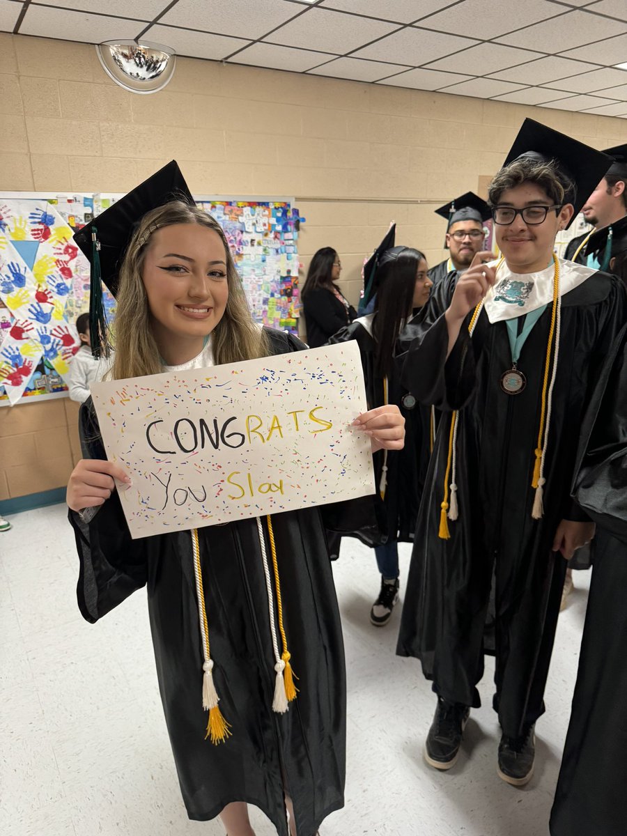 The #ClassOf2024 visit schools around Canutillo to inspire others to follow in their footsteps! Go Griffins!
.
.
@canutilloisd @epccnews @nwechs2024 #seniors2024
