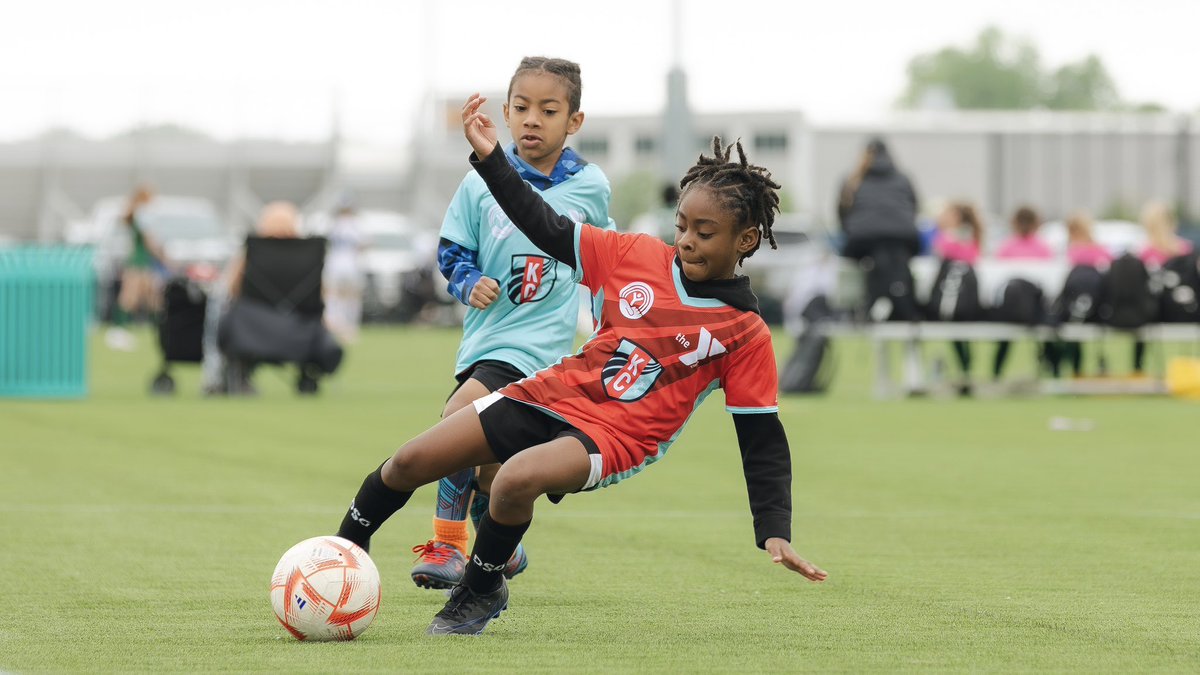 Supporting local youth through soccer ❤️ With @UnitedWayGKC, we hosted @KansasCityYMCA for a special matchday out at our @KUHospital Training Center 🤩