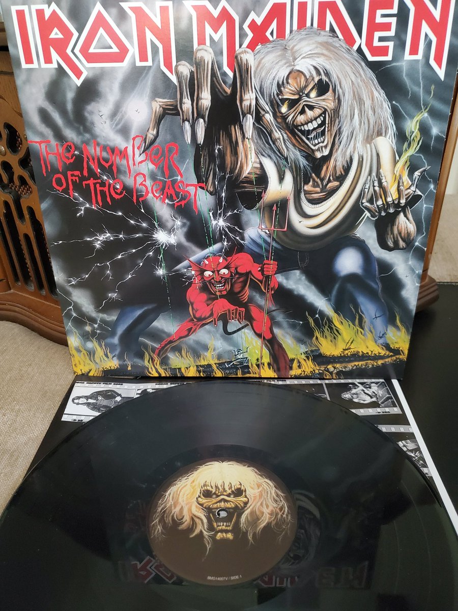 Evening starter just replaced the stylus on the ol turntable what a difference hope you all had a great day #uptheirons 🤘🤘
