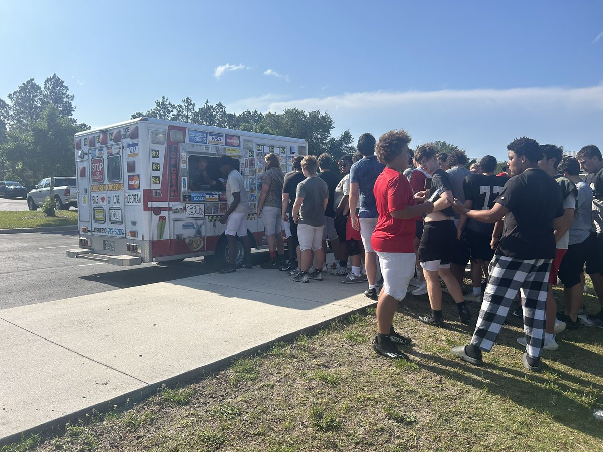 Beautiful day in North Florida for some ice cream! Red & Black scrimmage tomorrow 5 to 7pm on the practice field! Alumni 7v7 at halftime!!! #WorkToWin