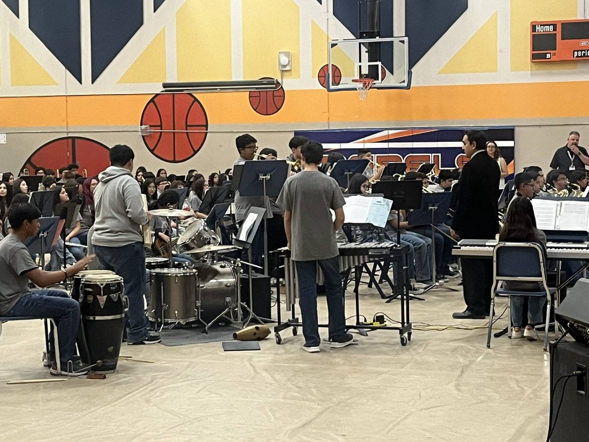 End of Year Band Concert is the place tonight! Thankful for such great support for the Riverside Community. Great job @maygan_fresh and @Gerardo91805608! #FORtheValley💙🧡