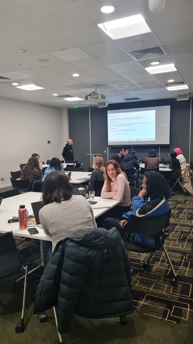 Peer Review Training on right now - our Director @PatrickMSexton1 running @CCeMMP members through the best practices of peer review, including issues such as ethics, confidentiality, unconscious bias etc. 🔍📚 @MIPS_Australia @arc_gov_au @UOW @UniMelb @WEHI_research