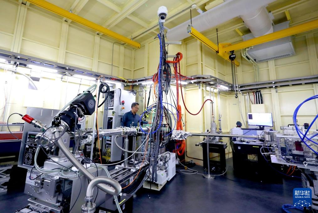 The upgrades on Shanghai Synchrotron Radiation Facility (#SSRF), the 1st third-generation synchrotron light source on China's mainland, passed national acceptance in #Shanghai Wed, ready to continue microscopic world studies with 34 beamlines and 46 experimental stations.