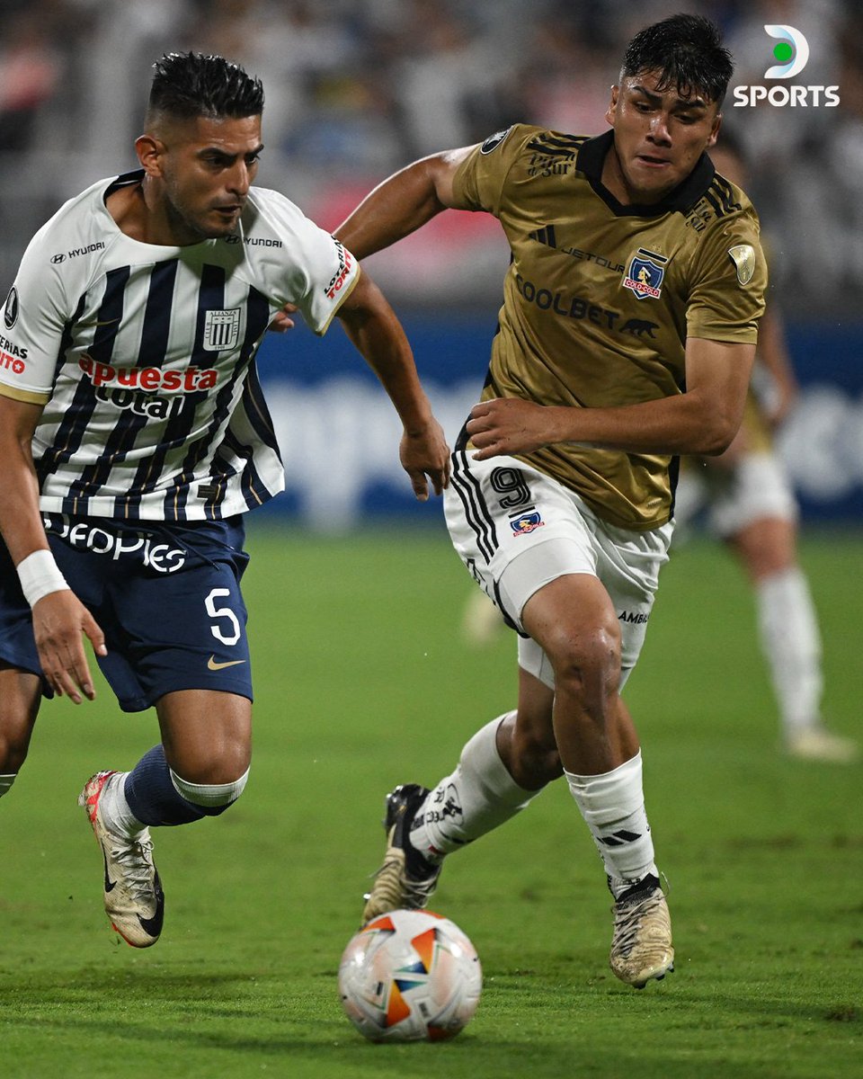 ¡FIN DEL PRIMER TIEMPO EN MATUTE!🏟️ ▶️ Con tanto de Hernán Barcos a los 42 minutos, Alianza Lima 🇵🇪 vence 1-0 a Colo Colo 🇨🇱 por la quinta fecha del grupo A. CONMEBOL #Libertadores 📷 Libertadores