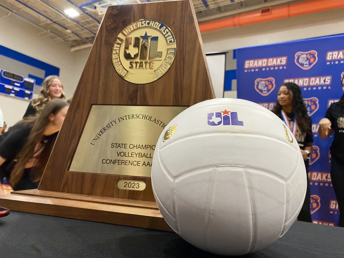 IT’S RING SZN💍 at Grand Oaks High! At long last, the Class 6A State Champs🏐🏆 @grandoaksvb can finally put a stamp on their historic year, following today’s ring ceremony! 📸 @MatthewOgle777
