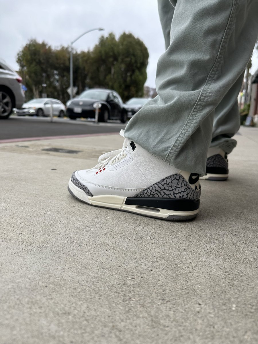 _akamons's tweet image. Reimagined White Cement 3s for this gloomy day ⛅️ #inmyjs #snkrskickcheck #jordan3