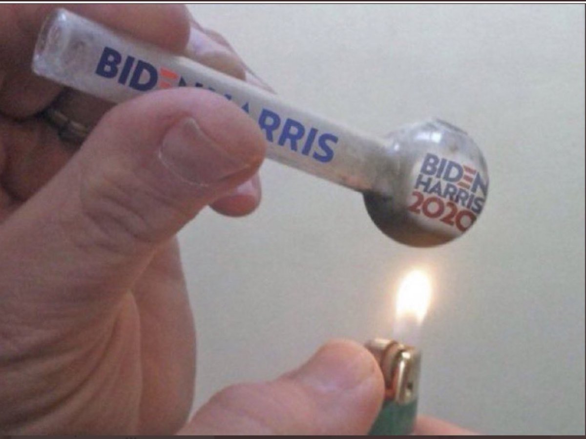 HtownGibby's tweet image. Hey yall they found crack in The White House again!!! Where’s Hunter🤷🏽‍♂️ #Trump #HunterBiden #CrackIsWhack😀