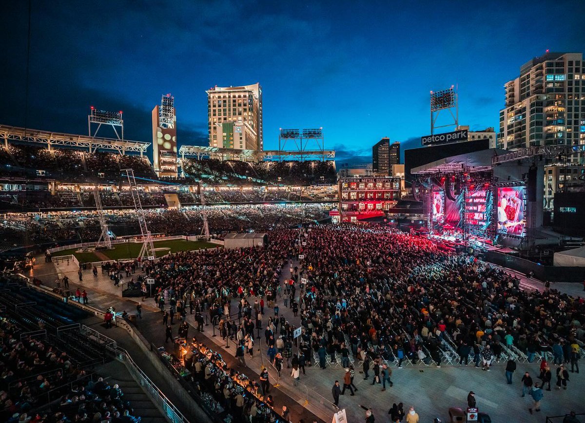 g2_structures's tweet image. 04.13.2024 | Billy Joel | PetCo Park, San Diego, CA

📸: @petcoparkevents
.
.
.
#liveevents #production #stagingcompany #concert #wemakeevents #tour #engineers #stadiumshow #staging #lifeontheroad #roofstructure #stage #g2structures #eventstaging