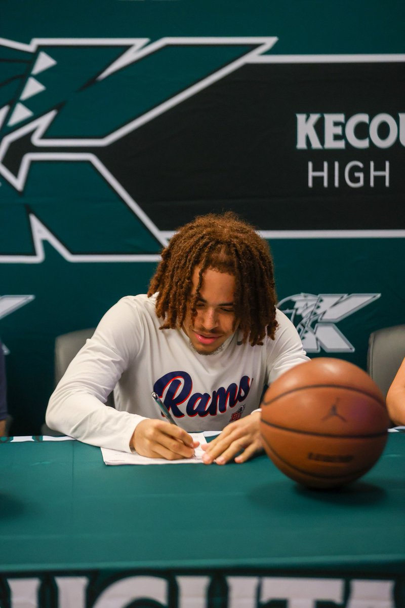 AthleticsKHS's tweet photo. Kecoughtan Basketball's Tyler Suber commits to Bluefield University! #playfortheK https://t.co/QNrqQqffap