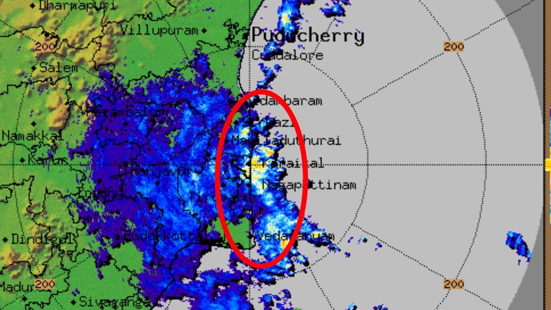 Widespread heavy rains recorded over delta zone #Adirampattinam 10cms, #Mayiladuthurai 7cms. Heavy rains likely to continue over #Mayiladuthurai #Nagapattinam #Thiruvarur dts for next 2 hrs. #Chennai (#KTCC) also will receive intense heavy rainfall activity during next 3 hrs.