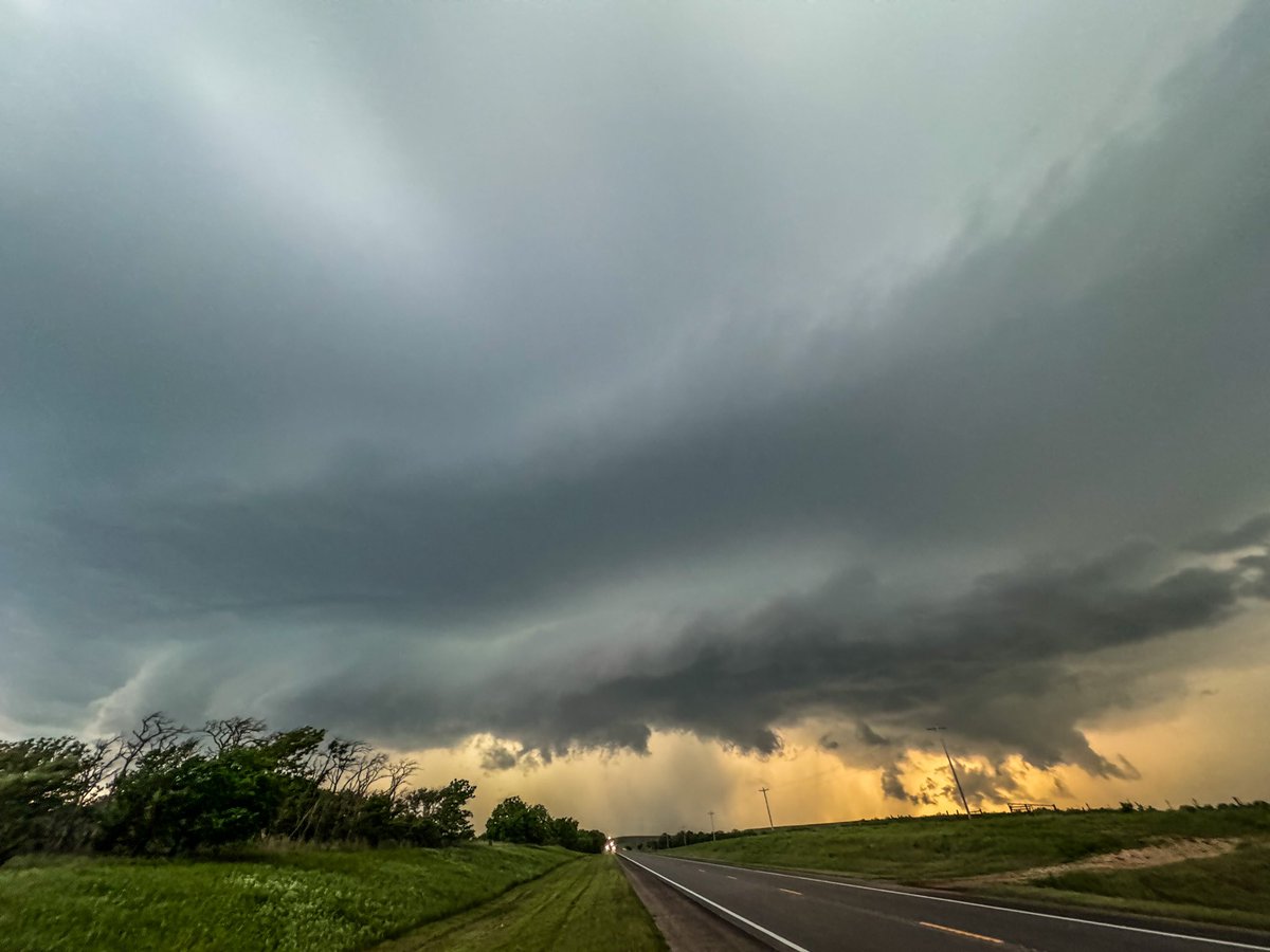 West of Burbank Oklahoma WOW @ryanhallyall #okwx