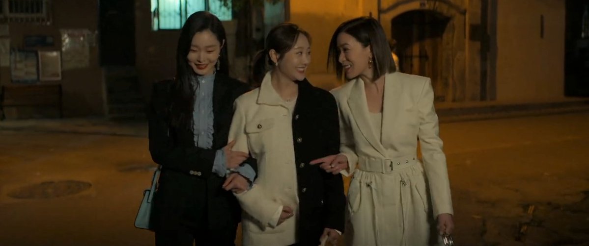 seoparkang's tweet photo. Blame myself for not having the right expectations but I had assumed #FryMeToTheMoon #今天的她们 (originally Trio in Chengdu) would be about the trio toiling &amp; navigating life TOGETHER. Was not expecting one of them to ruin the other's family business and steal the bf of another https://t.co/13ELyiT0qk