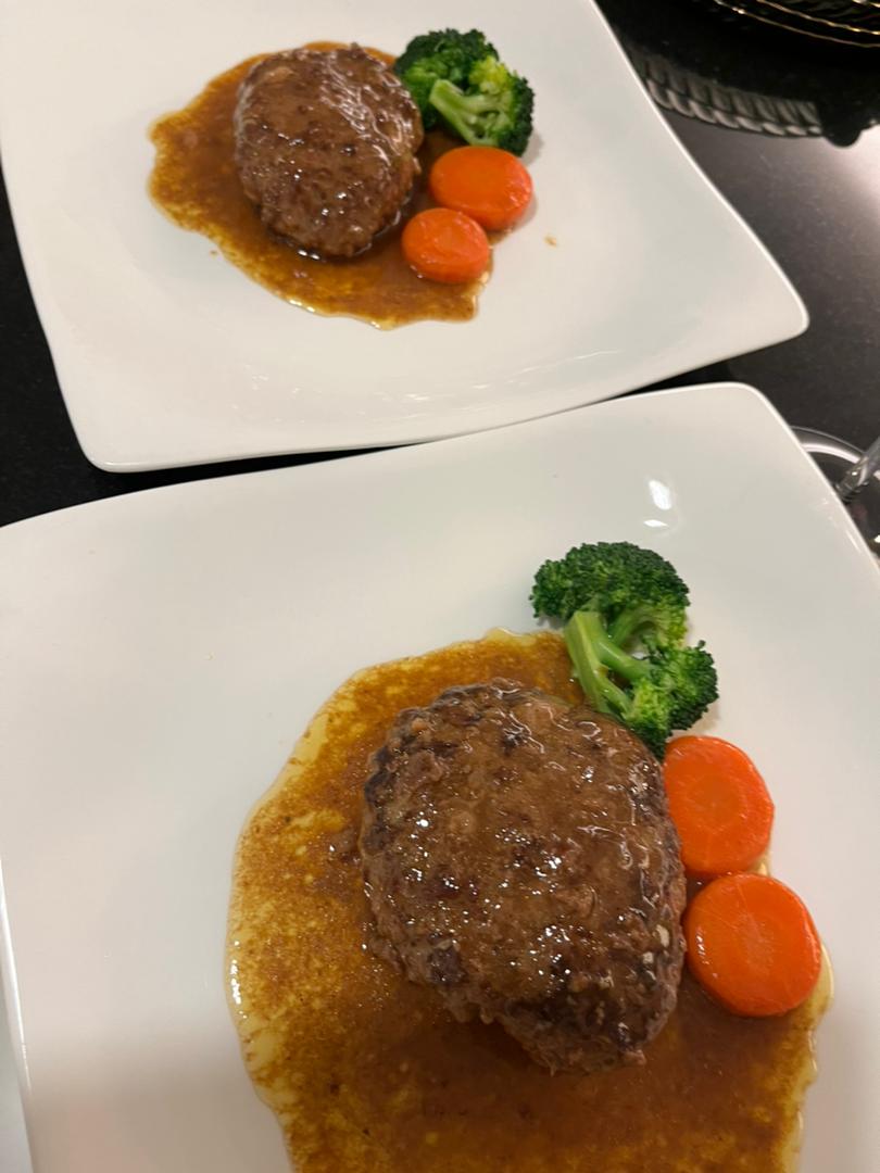 ItalianMoka's tweet photo. シェフによるハンバーグとカレーをご購入いただいた皆様、誠にありがとうございました!
調理済みのハンバーグのデリバリーの受け付けは、明日までになっております。在庫があれは6月9日以降にまた販売する予定です!
お問い合わせ→011-2353-7359 https://t.co/W4thoXpNGk