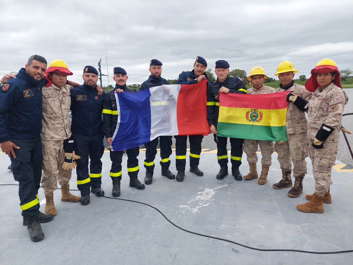 phsallenave's tweet image. La @CoopSecuDefense 🇫🇷🇧🇴 se porte bien avec @SecCivileFrance @UIISC5CORTE 
Début de semaine atypique
1️⃣ techniques FDF depuis bateau pompe 
2️⃣ démonstration utilité feu tactique + brûlage dirigé 
Toujours en action avec @roos_helene @FranceBolivie